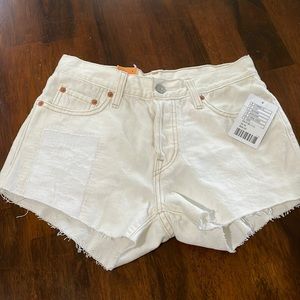 Levi’s white denim shorts (sz 25)